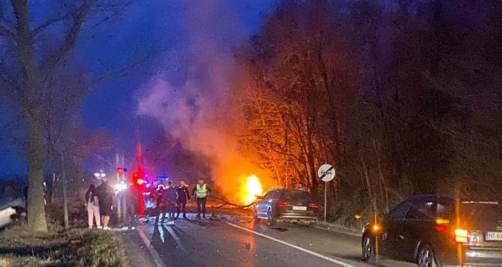 Patru morți într-un accident în Neamț: o mașină a luat foc la impactul cu un alt autoturism. Un bebeluș, printre victime