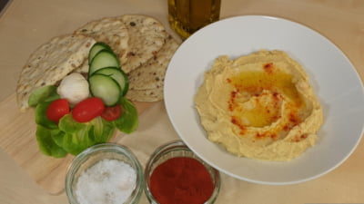 Beneficiile ascunse ale humusului: cum îți poate scădea colesterolul și te poate ajuta să slăbești