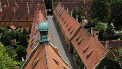 Orașul din Europa unde chiria este mai puțin de un euro. Motivul pentru care prețul nu a mai fost mărit de sute de ani și regula strictă care trebuie respectată de locatari