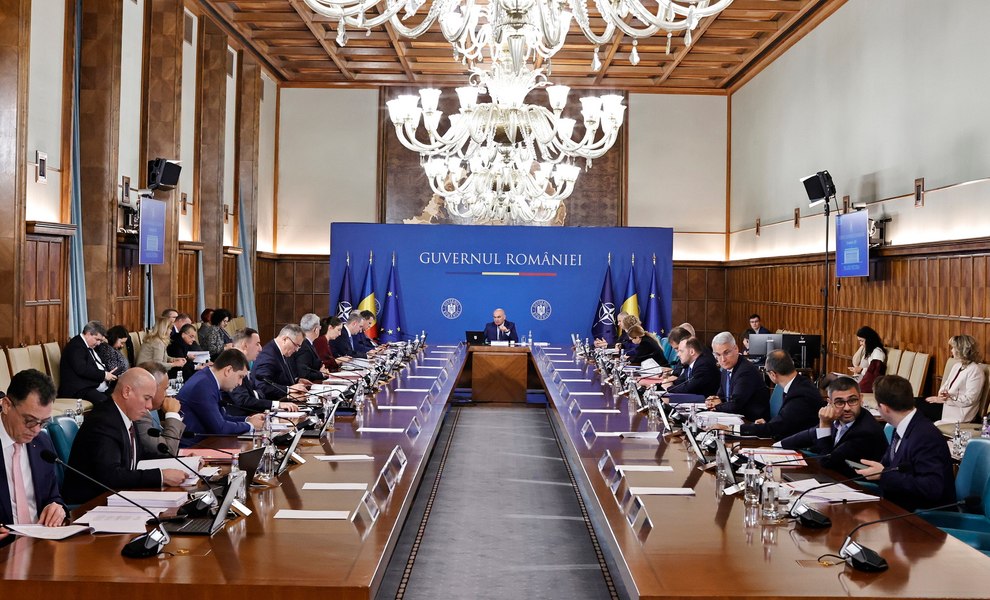 Reacțiile ironice ale românilor la criza politică și moțiunea PSD-AUR: „Acest băiat cu 11 clase urmează să decidă soarta țării”