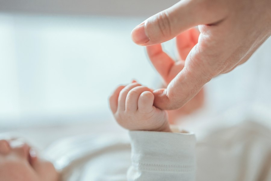 Acuzații grave la Maternitatea Polizu. Părinții susțin că nou-născutul a fost lăsat să moară după ce ar fi contractat o infecție