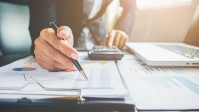 Peste ce provocări trebuie să treacă firmele ca să supraviețuiască în 2026. Aproximativ 47.000 de companii nu reușesc să-și achite la timp taxele la stat