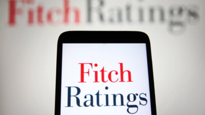 Efectul colapsului politic. Fitch pune România sub lupă din cauza riscurilor economice și a posibilelor întârzieri din PNRR
