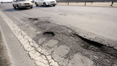 Drumuri inaugurate și deja degradate. Calitatea infrastructurii din România, compromisă de presiunea termenelor și numărul de lucrări aflate simultan în execuție