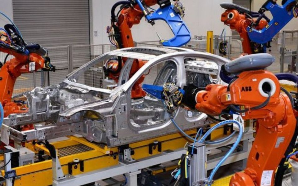 România și schimbarea de direcție din industria auto europeană. Care sunt semnalele de alarmă