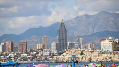 Spaniolii, tot mai revoltați de valurile de turiști au care supraaglomerat orașele. Țara se pregătește pentru un record de vizitatori în acest an