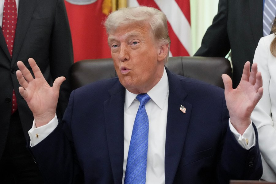 „Să curgă petrolul!”. Trump anunță cu entuziasm încheierea unui acord cu Iranul