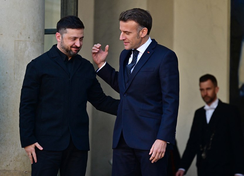 „Ești liber diseară?”. Un microfon uitat deschis la summitul G7 a surprins o discuţie privată între Macron şi Zelenski