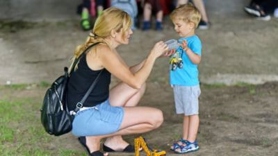 Patru sfaturi „nebunești” date de o pediatră au stârnit furie. De ce crede că mamele au uitat un lucru esențial