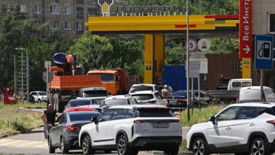 Partizanii ucraineni susțin că soldații ruși se deghizează în civili pentru a cumpăra și revinde combustibil în teritoriile ocupate