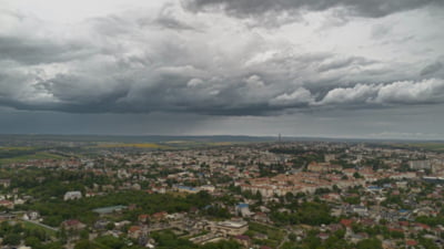 Noi alerte de vreme severă imediată: ploi torențiale, vijelii și grindină în mai multe județe UPDATE