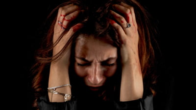 Bărbat arestat după ce și-a lovit amanta, pentru că i-a reproșat faptul că e căsătorit. Femeia nu știa că noul ei iubit are nevastă