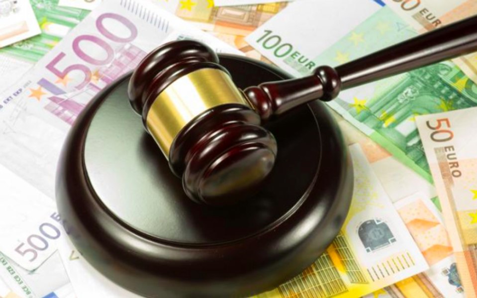 Un bărbat concediat abuziv a refuzat sumele compensatorii. A câștigat în instanță despăgubiri de trei ori mai mult