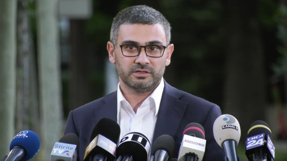 Fostul ministru al Muncii, Florin Manole, ironie la adresa lui Siegfried Mureşan în negocierile pe legea salarizării: „L-am invitat, sigur nu e pe plajă”