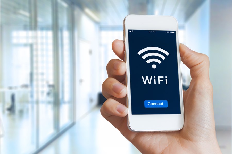 Wi-Fi-ul gratuit din cafenele, aeroporturi și hoteluri te poate costa scump. Cum îți pot fi furate parolele și datele bancare