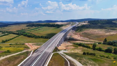Trei loturi de autostrada sunt finalizate, dar stau închise din cauza unei dispute dintre ministerul Transporturilor și CNAIR. ”Dacă duminică am fi avut alegeri, cu siguranță astăzi am fi circulat pe aceste loturi”