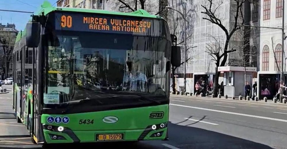Amenzi pentru călătorii gălăgioși din STB. Cei care vorbesc pe difuzor sau ascultă muzică fără căști ar putea fi sancționați