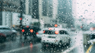 Noi alerte de vreme severă imediată. Cod galben de averse, descărcări electrice și grindină în zeci de localități UPDATE