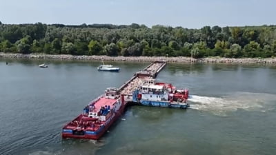 Alertă pe Dunăre după ce doi bărbați s-au apropiat mult prea mult de barjele scufundate în zona Izvoarele. Anchetă pentru tentativă de furt de fier vechi