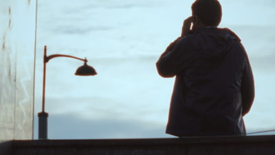 Cum se propagă panica socială. Scurtă istorie a isteriilor care au lovit România: de la „adepții Emo”, la „Balena Albastră” și „Ambulanța Neagră”
