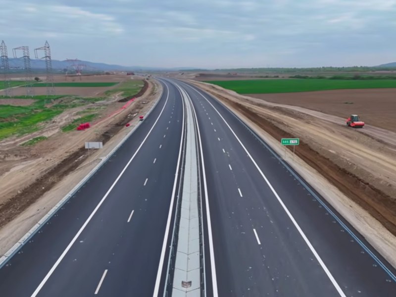 România a primit prima tranșă de 2,5 miliarde de euro prin programul SAFE. Banii vor finanța și autostrăzile A7 și A8