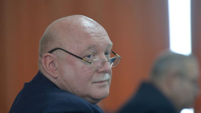 Ce salariu are judecătorul CCR care a zburat cu un private jet alături de politicieni în Mykonos. Conturi pline și pensie specială