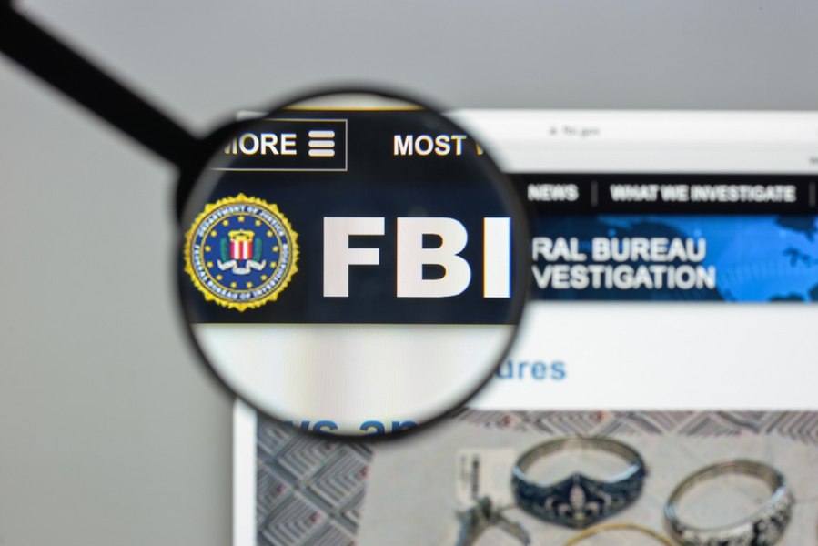 Hacker din gruparea care a spart sistemele FBI, arestat: Îi dă pe mâna agenției pe ceilalți membri