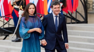 Prezența Mirabelei Grădinaru la SNSPA ar fi dus la blocarea unui lift între parter și etajul unde se ținea evenimentul. Ce reclamă un profesor