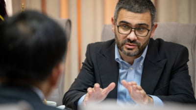 Scandalul zborurilor private în Parlament. Florin Manole apără deplasarea din Mykonos: “Ar fi trebuit oare să facem o întâlnire în Ferentari?” VIDEO