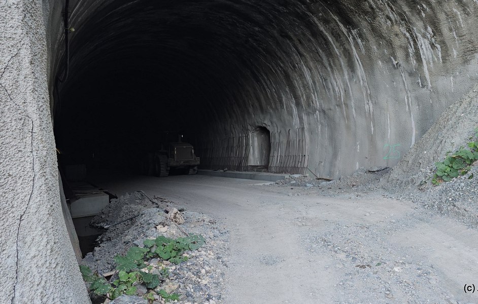 Magistrala rapidă din vest, blocată în subteran: tunelurile care amână finalizarea căii ferate Simeria