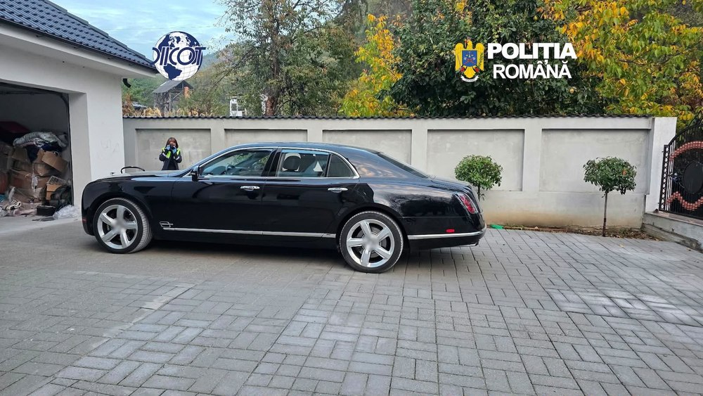 Furau din SUA și cumpărau în România case, mașini de lux și bijuterii. Cum acționa rețeau de români destructurată de DIICOT și FBI