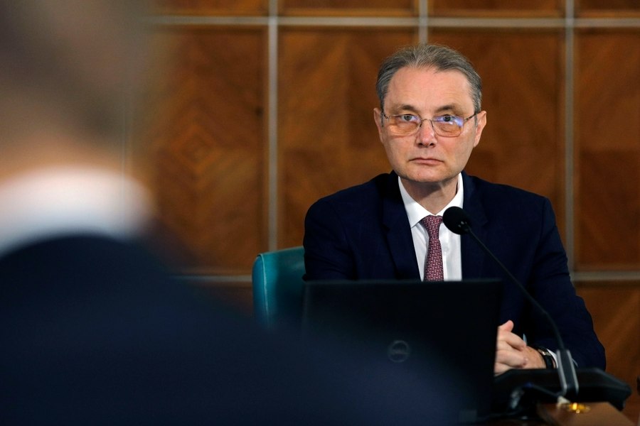 POLITICO: „Criza politică din România primește o pauză de șase luni odată cu formarea noului guvern”