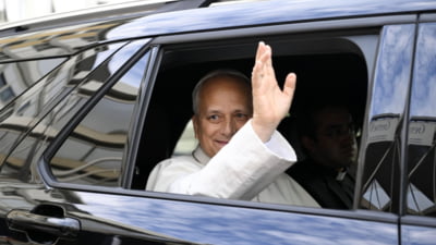 Cancerul papei “schimbă regulile jocului” papalității. Suveranul Pontif nu este “Superman”, susține ministrul de externe de la Vatican. “Este un biet muritor, la fel ca noi toți”
