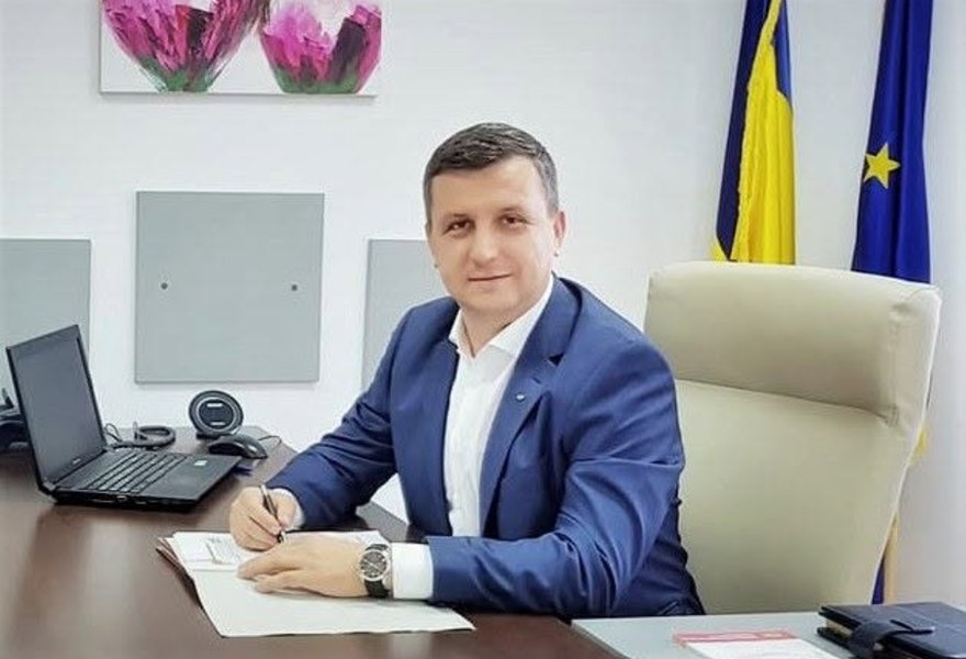 Fost consilier local, arestat preventiv într-un dosar de viol după ce a lăsat însărcinată o minoră. Infracțiunile au început când fata avea 13 ani